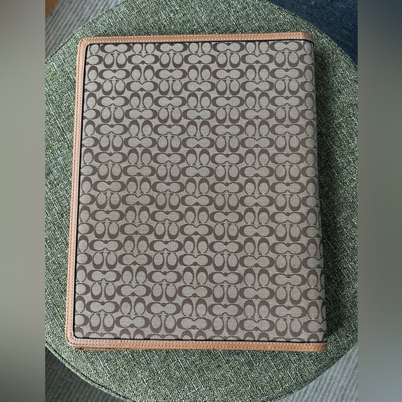 Coach Portfolio with classic Brown and Tan Logo - Picture 2 of 8